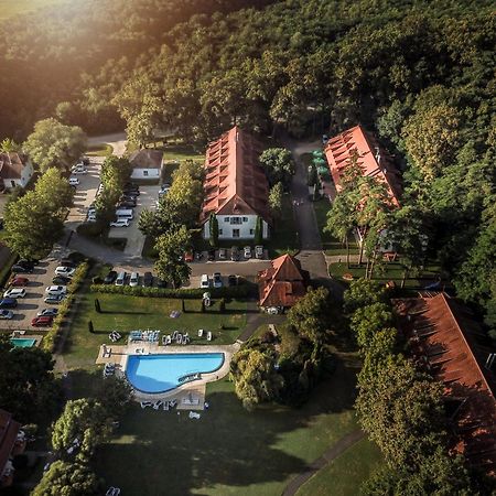 Abbazia Country Club Hotel Nemesnep ภายนอก รูปภาพ
