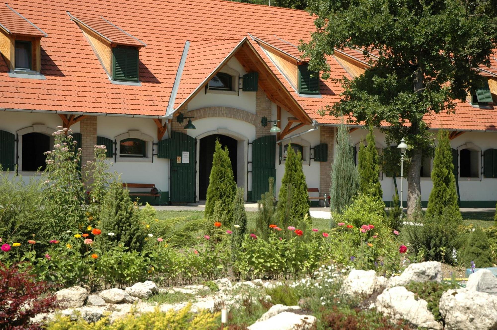 Abbazia Country Club Hotel Nemesnep ภายนอก รูปภาพ
